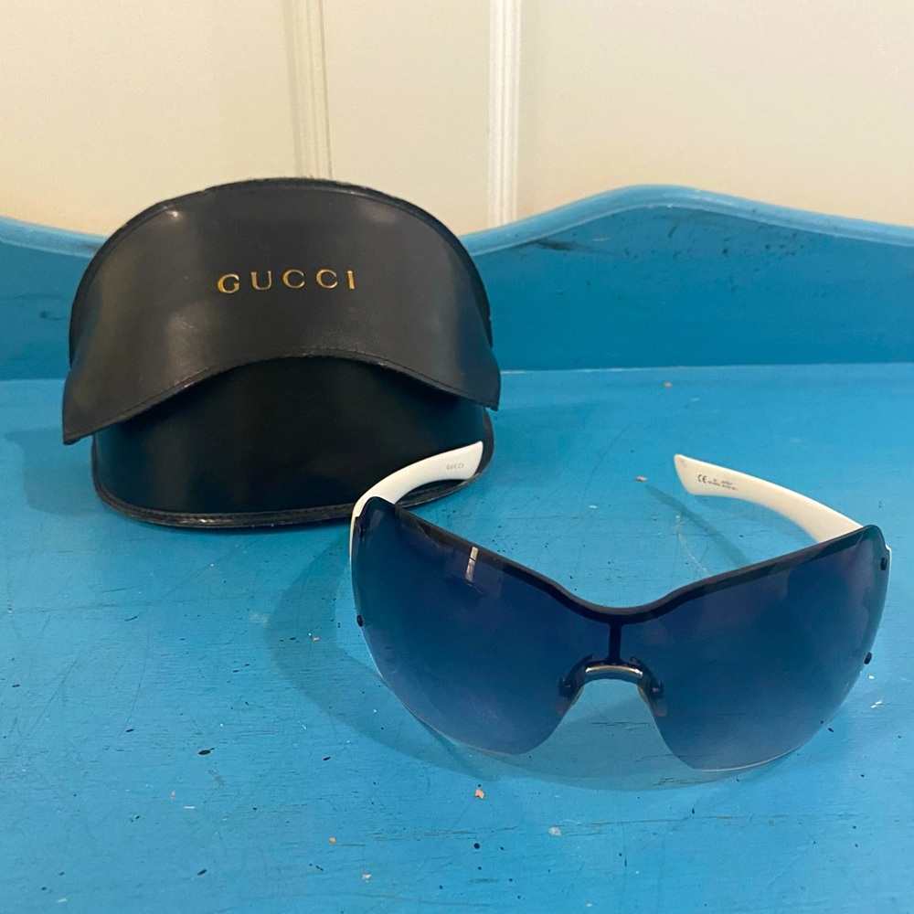 1998 Gucci sunglasses. No scratches on lenses. Case is worn